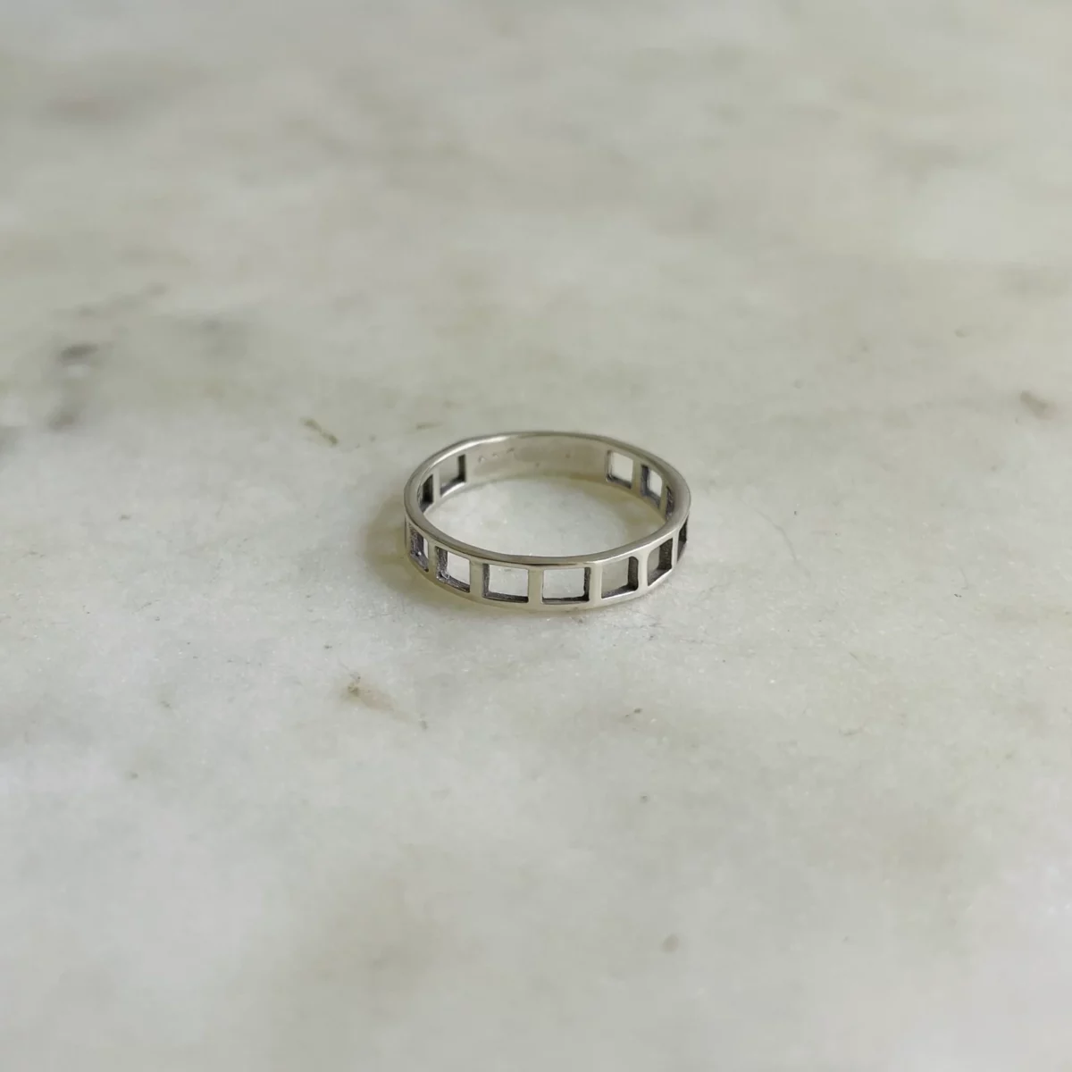 Grid Ring | 1 Row - Image 4